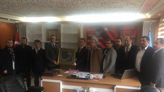 AK Parti İlçe Başkanı Hasan SOBA, AK Parti İlçe Yönetimi ve Gençlik Kolları İlçe Milli Eğitim Müdürümüz Şener DOĞAN´ı ziyaret etti.