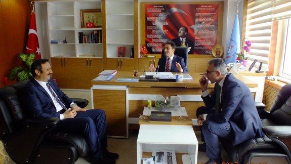 Kocaeli Milletvekili Mehmet Akif YILMAZ ve Ak Parti İlçe Başkanı Hasan SOBA, İlçe Milli Eğitim Müdürlüğümüzü ziyaret ettiler.
