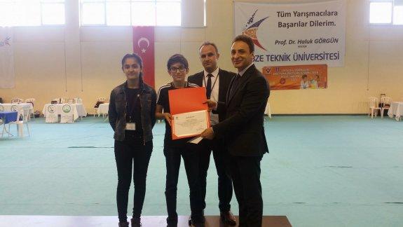 Gebze Emlak Konutları Ortaokulu´nu, 11. Ortaokul Öğrencileri Araştırma Projeleri Yarışması İstanbul Asya Bölge Yarışması´nda elde ettikleri başarıdan dolayı kutluyoruz.
