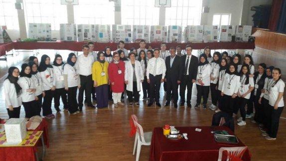 İlçe Milli Eğitim Müdürümüz Şener DOĞAN, İbni Sina Mesleki ve Teknik Anadolu Lisesi´nin 4006 TÜBİTAK Bilim Fuarı sergisini ziyaret etti.