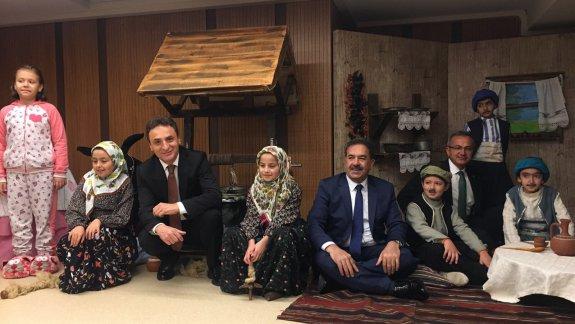 Gebze Kaymakamı Mustafa GÜLER, Belediye Başkanı Adnan KÖŞKER ve İlçe Milli Eğitim Müdürümüz Şener DOĞAN Gebze Emlak Konutları İlkokulunu ziyaret etti.