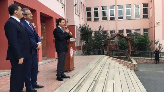 Gebze Kaymakamı Mustafa GÜLER, Gebze Belediye Başkanı Adnan KÖŞKER ve İlçe Milli Eğitim Müdürümüz Şener DOĞAN, Mustafa Üstündağ Ortaokulu´nu ziyaret ettiler.