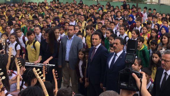 Kaymakamımız Mustafa GÜLER, Belediye Başkanımız Adnan KÖŞKER ve İlçe Milli Eğitim Müdürümüz Şener DOĞAN haftaya Mimar Sinan Ortaokulunu ziyaret ederek başladılar.