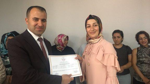 İlçe Milli Eğitim Müdür Vekilimiz Şenol PEKGÖZ Halk Eğitim Müdürlüğü bünyesinde açılan meslek edindirme kursu sertifika törenine katıldı.