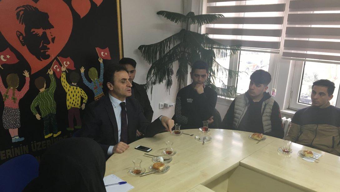 İlçe Milli Eğitim Müdürümüz Şener DOĞAN öğrenci meclisi temsilcileriyle bir araya geldi.