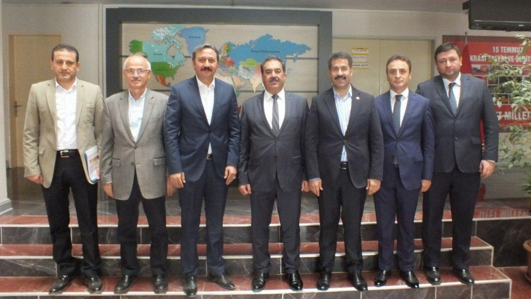AK Parti Kocaeli Milletvekillerimiz Mehmet Akif YILMAZ ve Cemil YAMAN ilçe yönetimiyle birlikte müdürlüğümüzü ziyaret ettiler.
