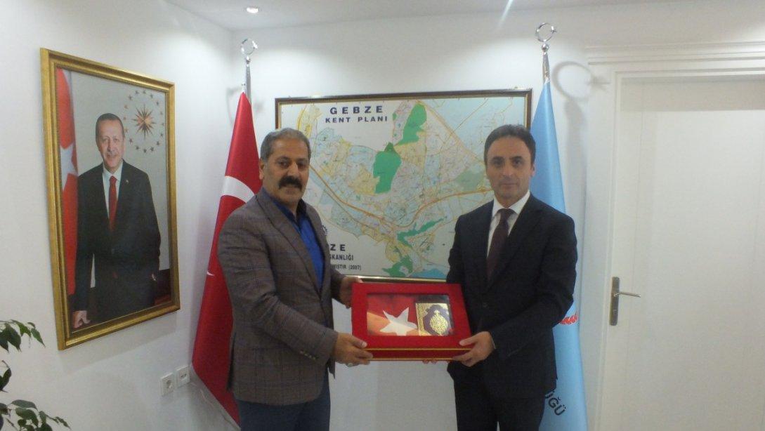 Kocaeli Erzurum Dernekler Federasyonu (KEDFE) Başkanı Tekin DURSUN ve yönetimi İlçe Milli Eğitim Müdürümüz Şener DOĞAN'ı ziyaret etti.