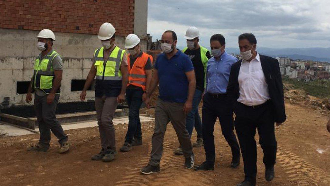 Kaymakamımız Mustafa GÜLER ve İlçe Milli Eğitim Müdürümüz Şener DOĞAN ilçemizde yapımı devam eden okul inşaatlarını yerinde inceledi.