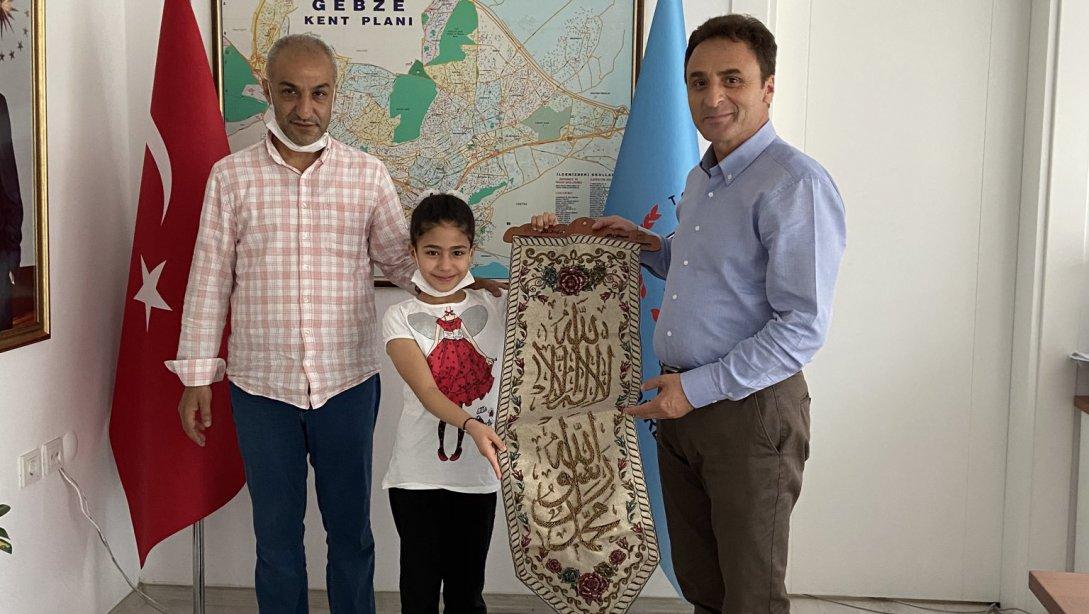 Suriyeli öğrencimiz ve velisi İlçe Milli Eğitim Müdürümüz Şener DOĞAN'ı ziyaret etti.