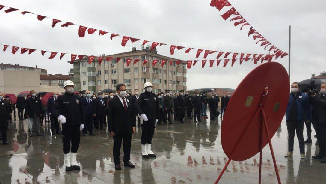 10 Kasım Atatürk'ü Anma Töreni ilçe protokolünün katılımıyla Gebze Kent Meydanında gerçekleşti.