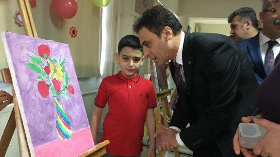 İlçe Milli Eğitim Müdürümüz Şener DOĞAN Ayşe Sıdıka Alışan İlkokulu resim sergisi açılışını ziyaret etti.