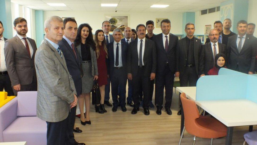 Kaymakamımız Mustafa GÜLER ve İlçe Milli Eğitim Müdürümüz Şener DOĞAN Fatih Mesleki ve Teknik Anadolu Lisemizde kütüphane açılışına katıldılar.