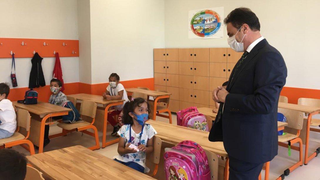 Kaymakamımız Mustafa GÜLER ve İlçe Milli Eğitim Müdürümüz Şener DOĞAN Atatürk İlkokulunu ziyaret etti.