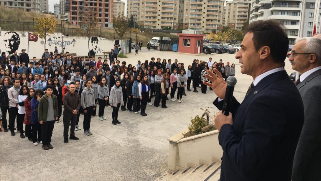 Kaymakamımız Mehmet Ali ÖZYİĞİT, Gebze Belediye Başkanımız Zinnur BÜYÜKGÖZ ve İlçe Milli Eğitim Müdürümüz Şener DOĞAN Kanuni Sosyal Bilimler Lisesini ziyaret ettiler.