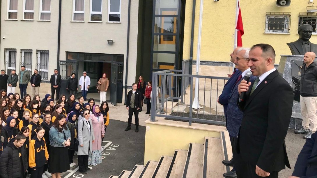 CUMHURİYET ANADOLU LİSESİNDE BAYRAK TÖRENİ