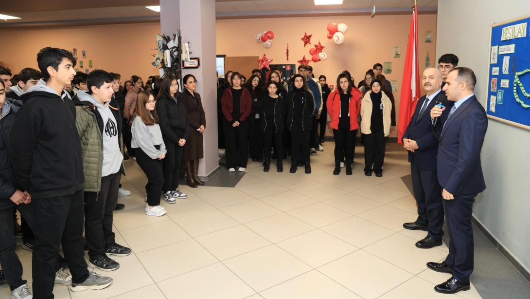 GEBZE ANİBAL ANADOLU LİSESİNDE BAYRAK TÖRENİ