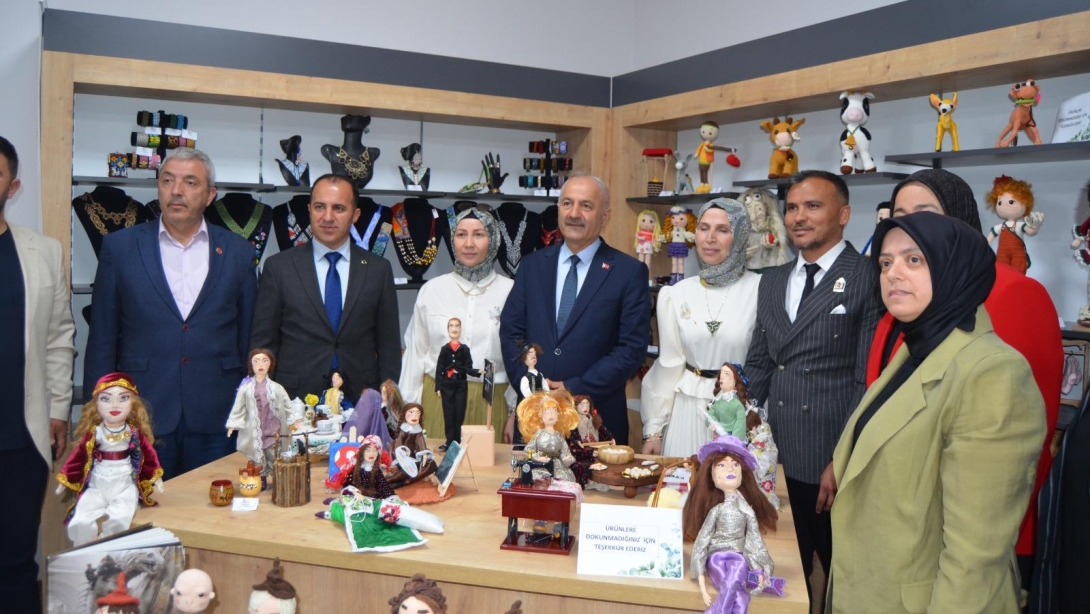 SANAT SERGİSİ VE KERMES AÇILIŞI